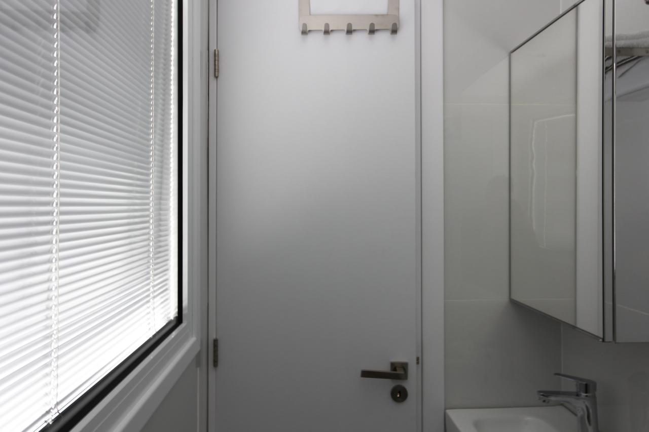 The White Pearl Suite - Beach Front City Centre With Sea View. Лимасол Экстерьер фото