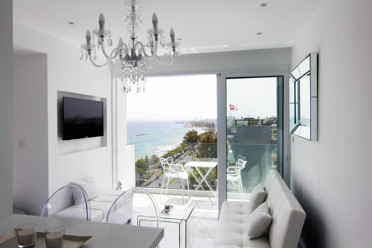 The White Pearl Suite - Beach Front City Centre With Sea View. Лимасол Экстерьер фото