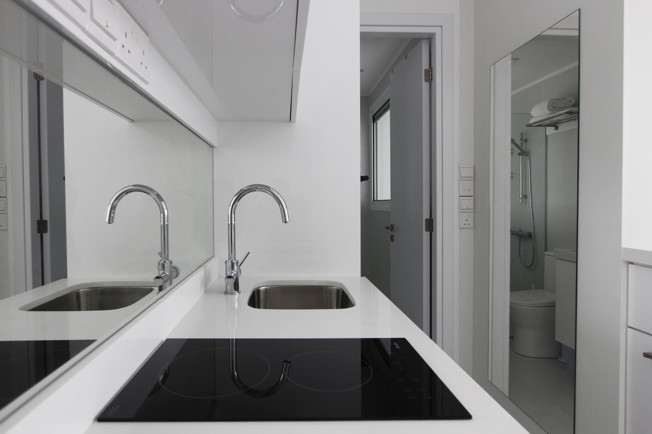 The White Pearl Suite - Beach Front City Centre With Sea View. Лимасол Экстерьер фото
