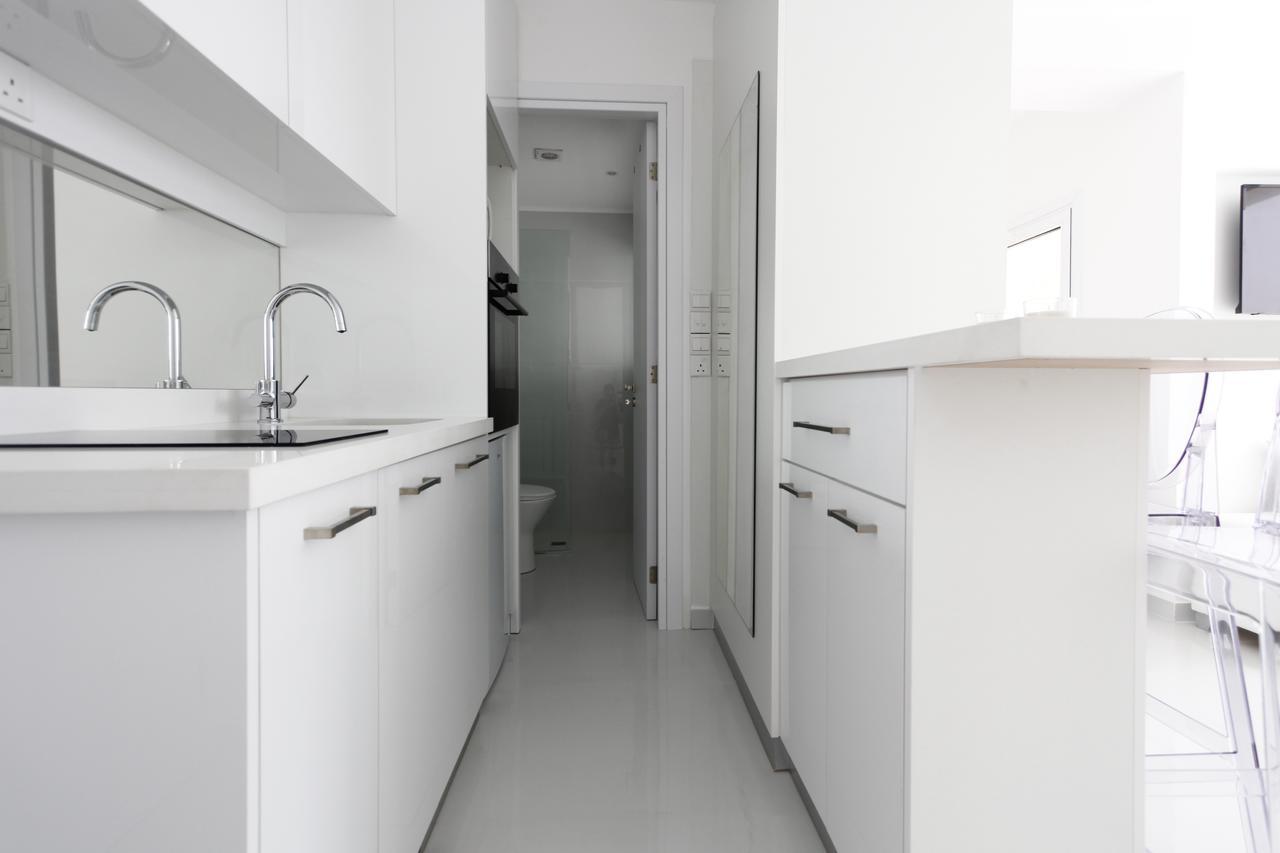 The White Pearl Suite - Beach Front City Centre With Sea View. Лимасол Экстерьер фото